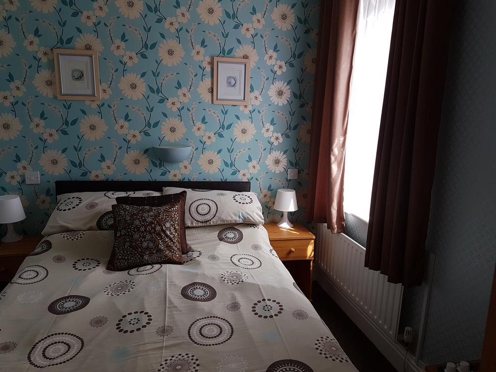 Kings Court Families & Couples Bed & Breakfast Blackpool Bagian luar foto