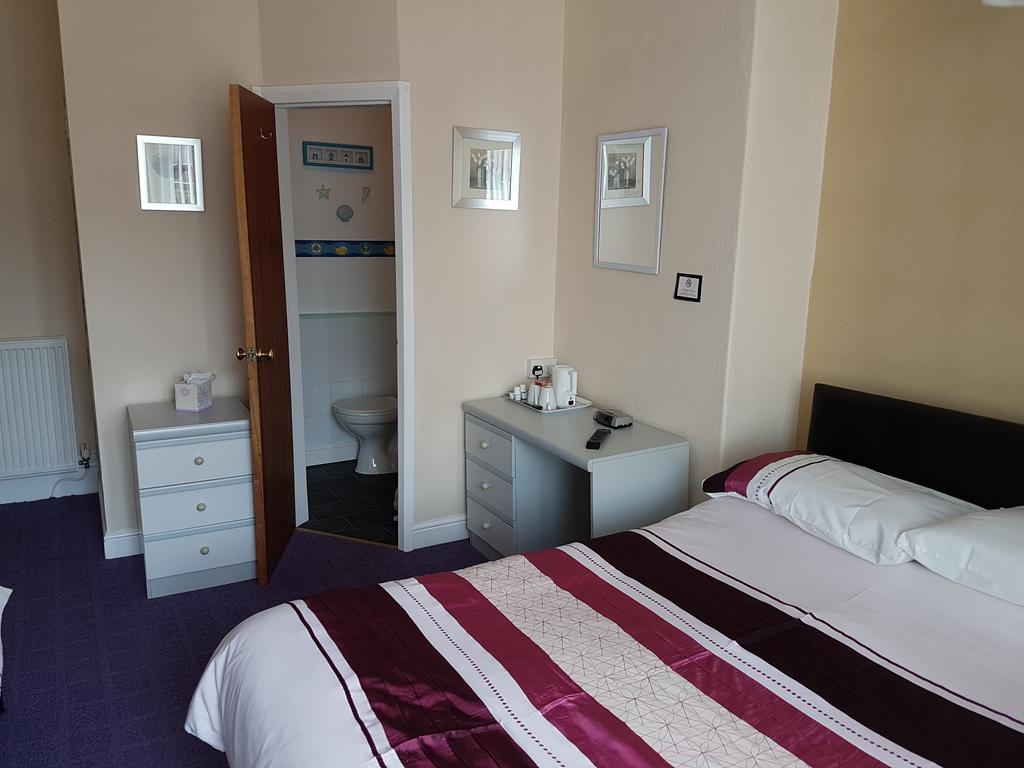 Kings Court Families & Couples Bed & Breakfast Blackpool Bagian luar foto