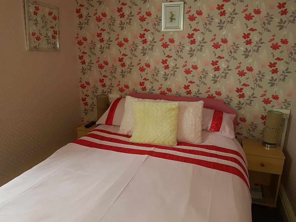 Kings Court Families & Couples Bed & Breakfast Blackpool Bagian luar foto