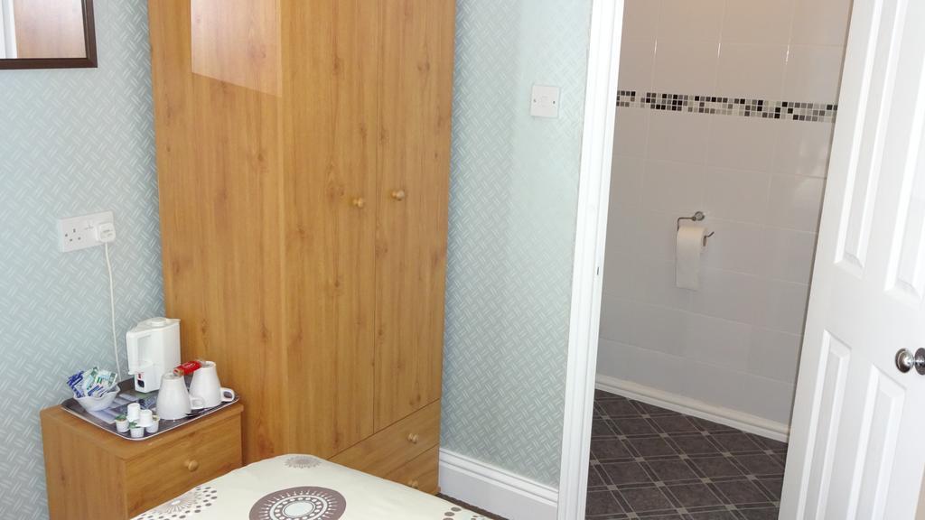 Kings Court Families & Couples Bed & Breakfast Blackpool Bagian luar foto