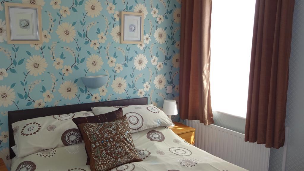 Kings Court Families & Couples Bed & Breakfast Blackpool Bagian luar foto