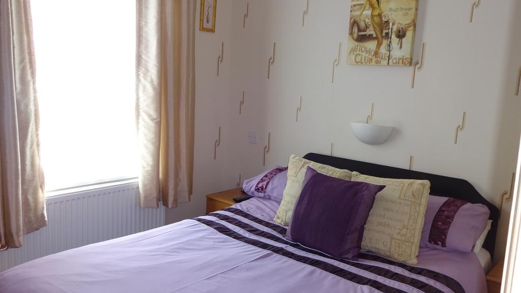 Kings Court Families & Couples Bed & Breakfast Blackpool Bagian luar foto