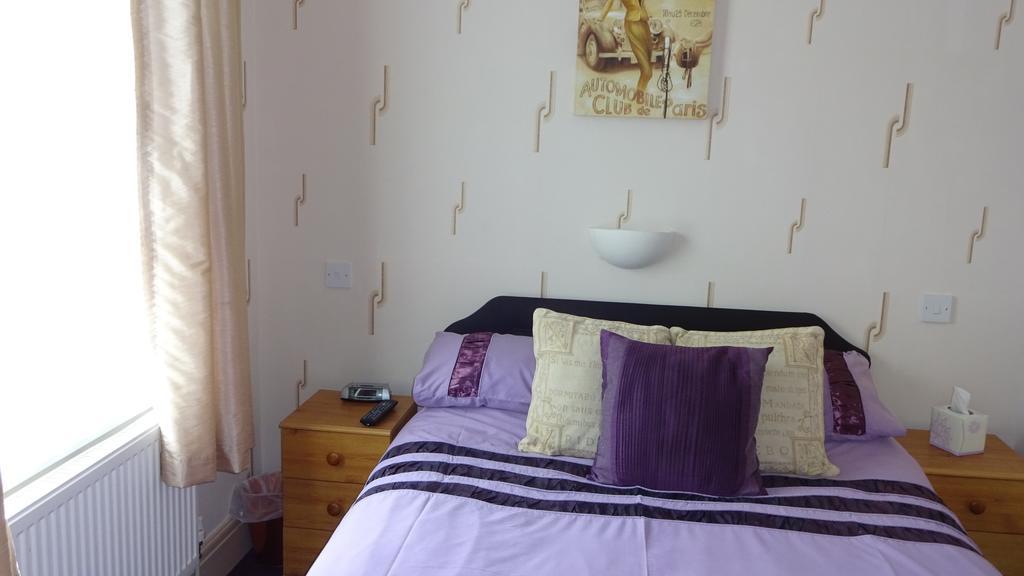 Kings Court Families & Couples Bed & Breakfast Blackpool Bagian luar foto
