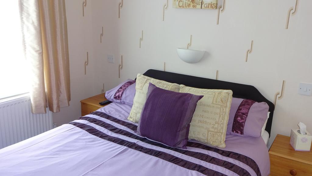 Kings Court Families & Couples Bed & Breakfast Blackpool Bagian luar foto