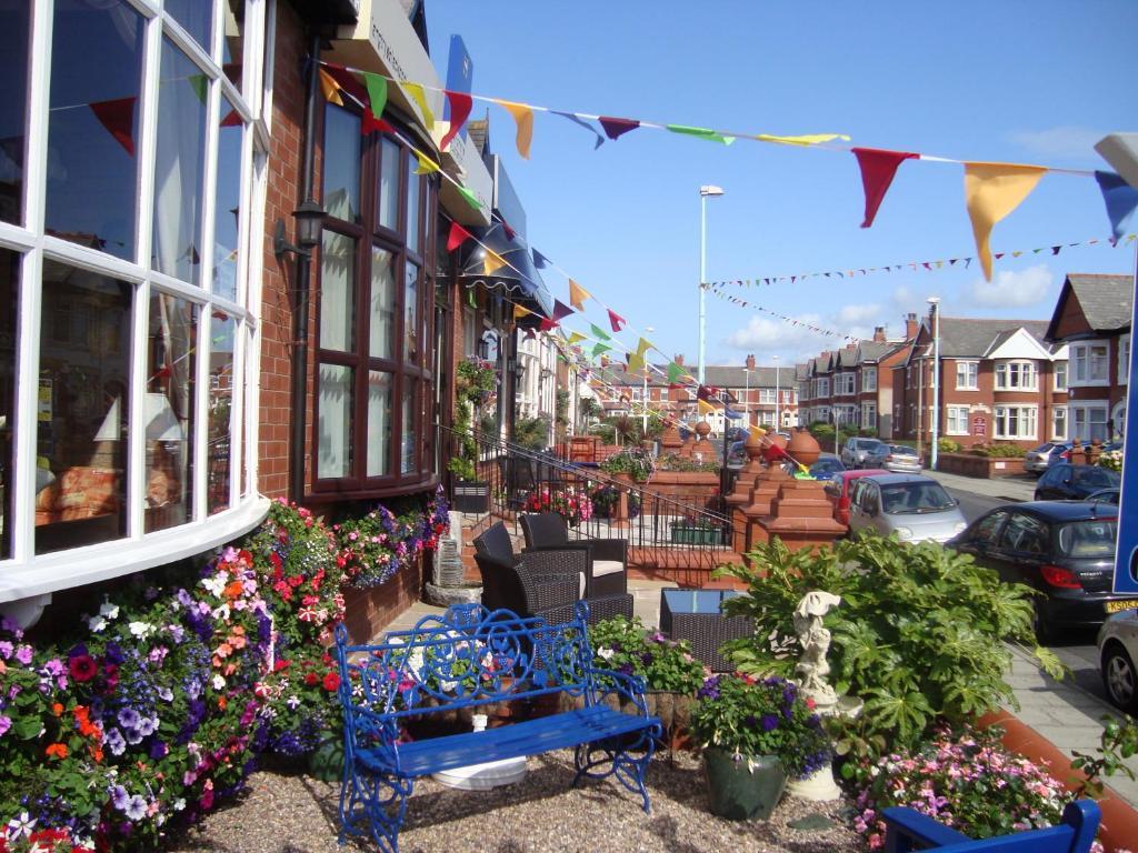Kings Court Families & Couples Bed & Breakfast Blackpool Bagian luar foto
