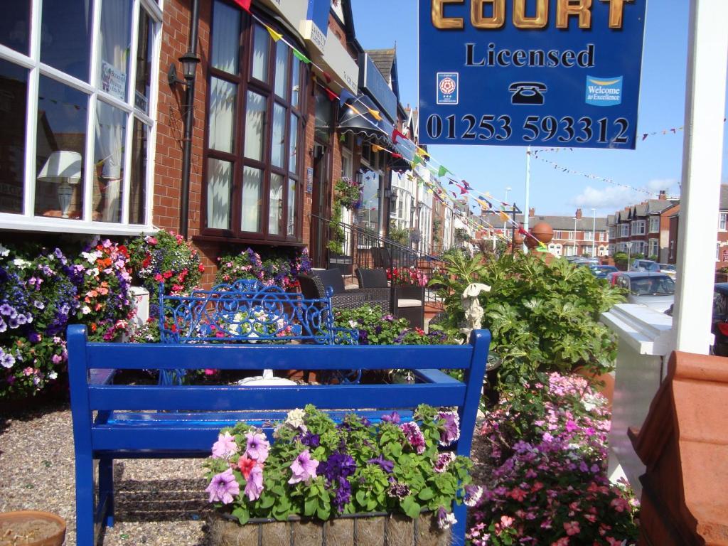 Kings Court Families & Couples Bed & Breakfast Blackpool Bagian luar foto