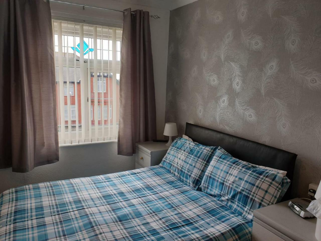 Kings Court Families & Couples Bed & Breakfast Blackpool Bagian luar foto